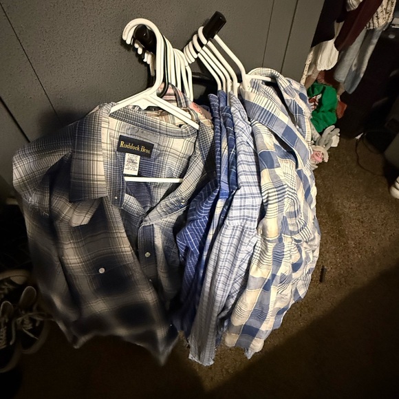 ,18 different shirts,15 of them are 2X,3 are XL, - Picture 2 of 5